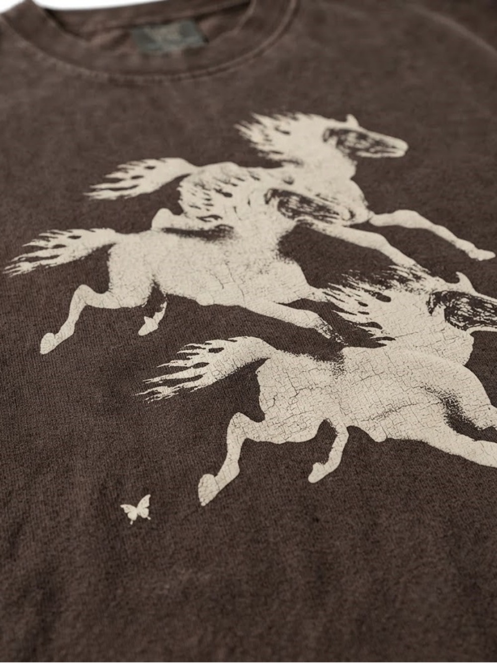 Comfort Colors Espresso Short Sleeve Tee with Cream Galloping Horse Design - Picture 2 of 2